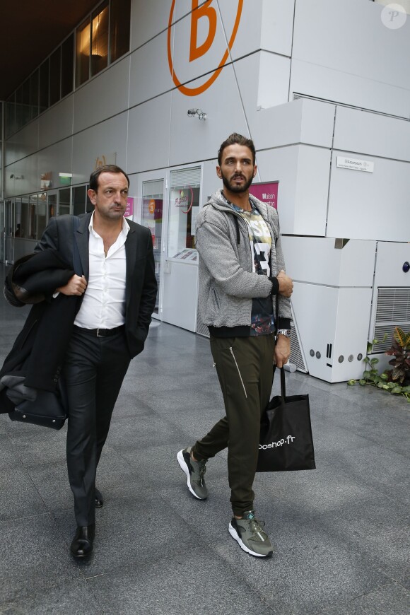 Thomas Vergara et son avocat Me Thierry Fradet à la sortie de l'hôpital européen Georges Pompidou à Paris, France le 12 novembre 2014.