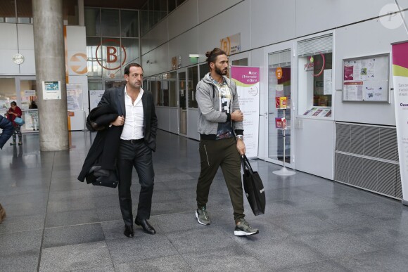 Thomas Vergara et son avocat Me Thierry Fradet à la sortie de l'hôpital européen Georges Pompidou à Paris, France le 12 novembre 2014.