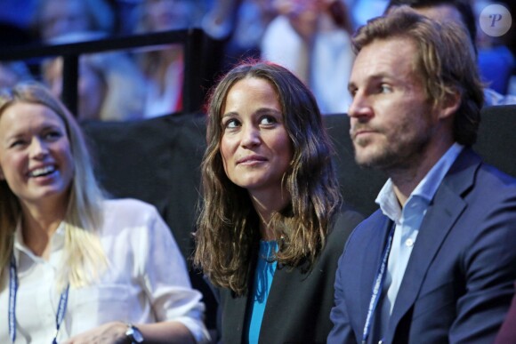 Pippa Middleton dans les gradins de l'O2, à Londres le 13 novembre 2014, lors du match entre Andy Murray et Roger Federer qui s'est soldé par la victoire écrasante du Suisse (6-0, 6-1).