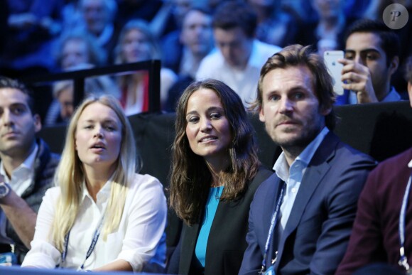 Pippa Middleton dans les gradins de l'O2, à Londres le 13 novembre 2014, lors du match entre Andy Murray et Roger Federer qui s'est soldé par la victoire écrasante du Suisse (6-0, 6-1).