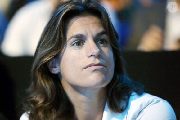 Amélie Mauresmo assiste impuissante à la déroute de son protégé Andy Murray, corrigé le 13 novembre 2014 au Masters de Londres par Roger Federer, 6-0 6-1 en 56 minutes.
