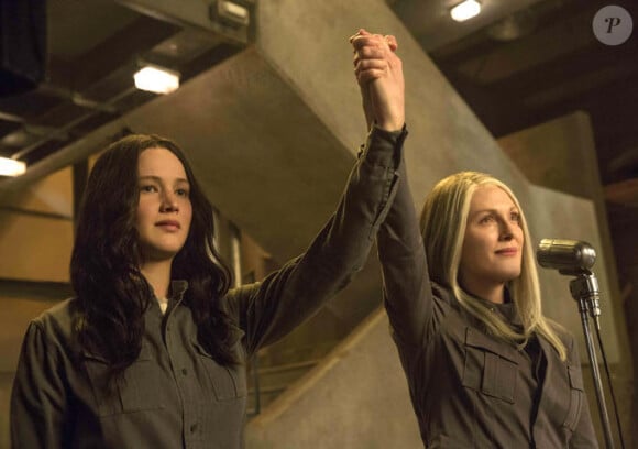 Jennifer Lawrence et Julianne Moore dans Hunger Games - La Révolte : Partie 1