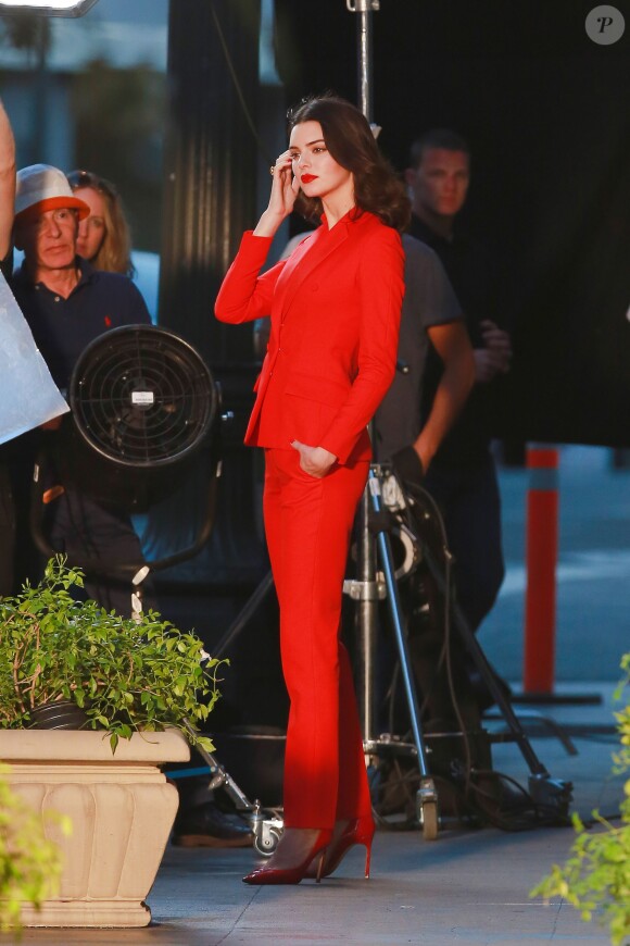 Kendall Jenner en plein shooting à Los Angeles, le 5 novembre 2014.