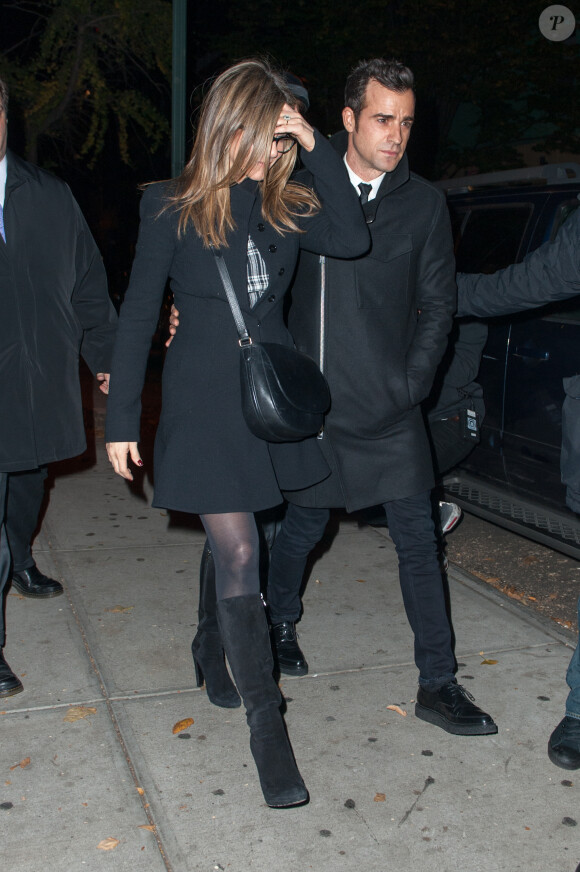 Jennifer Aniston et son amoureux Justin Theroux rentrent à leur hôtel à New York le 16 novembre 2014.