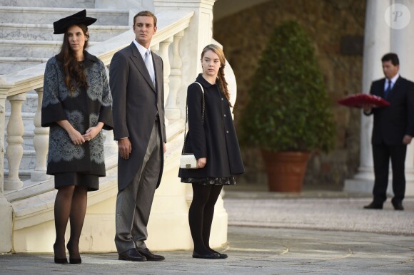 Tatiana Santo Domingo, enceinte, Pierre Casiraghi et la princesse Alexandra de Hanovre assistaient à la cérémonie de la prise d'armes dans la cour du palais princier à Monaco le 19 novembre 2014, jour de la Fête nationale.