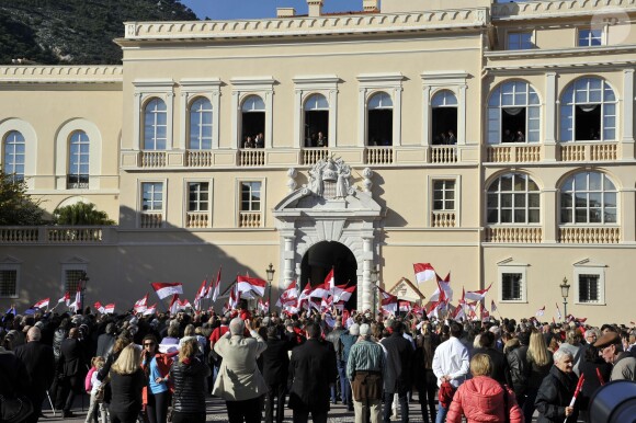 La famille princière de Monaco est apparue au balcon du palais princier à midi le 19 novembre 2014 lors de la Fête nationale monégasque.