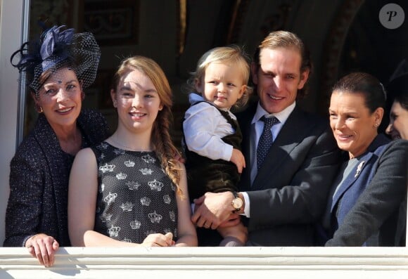 Sacha Casiraghi (1 an et demi), entouré de la princesse Caroline, la princesse Alexandra et la princesse Stéphanie, est apparu dans les bras de son papa Andrea Casiraghi, au balcon du palais princier à Monaco le 19 novembre 2014 pour la Fête nationale.