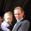 Sacha Casiraghi (1 an et demi) est apparu dans les bras de son papa Andrea Casiraghi, au balcon du palais princier à Monaco le 19 novembre 2014 pour la Fête nationale.