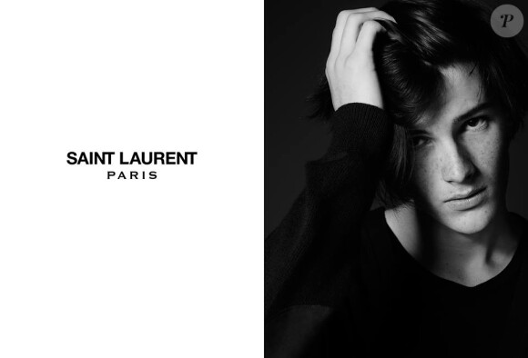 Dylan, le fils de Pierce Brosnan, apparaît sur la nouvelle campagne de la collection permanente de Saint Laurent.