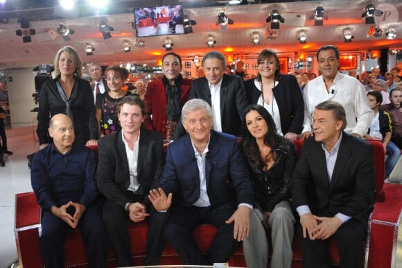 Patrick Sébastien et sa femme Nana et son fils Olivier lors de l'enregistrement de "Vivement Dimanche" en 2011.