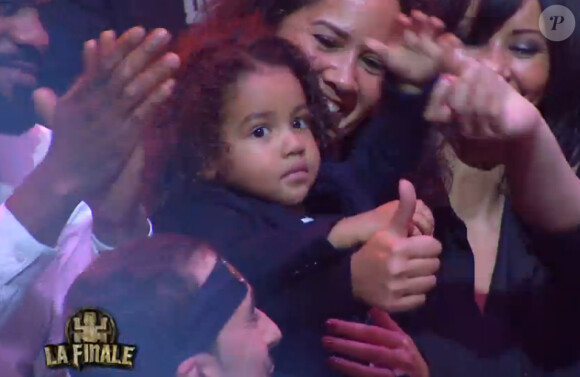 Liam (3 ans) est le fils de Laurent - Finale de "Koh-Lanta 2014" sur TF1. Vendredi 21 novembre 2014.