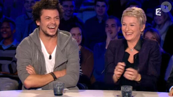 La gaffe - très drôle - de Léa Salamé face à Elise Lucet et l'humoriste Kev Adams, le 22 novembre 2014 dans On n'est pas couché sur France 2.