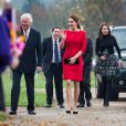  Kate Middleton, duchesse de Cambridge, enceinte de quatre mois, dévoilait ses rondeurs dans une robe Katherine Hooker alors qu'elle se mobilisait le 25 novembre 2014 à Norwich, dans le Norfolk, pour lancer une levée de fonds en vue de construire un nouvel hôpital pour enfants de l'organisme East Anglia Children's Hospices. 