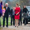 Kate Middleton, duchesse de Cambridge, enceinte de quatre mois, dévoilait ses rondeurs dans une robe Katherine Hooker alors qu'elle se mobilisait le 25 novembre 2014 à Norwich, dans le Norfolk, pour lancer une levée de fonds en vue de construire un nouvel hôpital pour enfants de l'organisme East Anglia Children's Hospices.