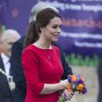  Kate Middleton, enceinte, regagnant sa voiture après sa mission pour l'EACH dans le Norfolk, le 25 novembre 2014, n'a pu retenir plus longtemps ses larmes après une rencontre bouleversante... 