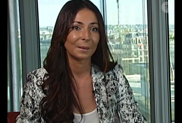 Laetitia Mendès (experte en image de l'émission "Toute une histoire") s'est confiée sur sa double mastectomie sur le plateau du JT de France 2, fin 2014.