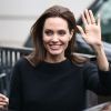 Angelina Jolie sort de l'enregistrement de l'émission "Vivement Dimanche" au pavillon Gabriel à Paris, le 26 novembre 2014 où elle était invitée.