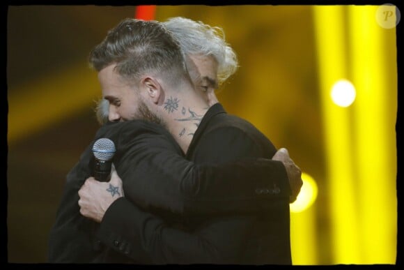 Exclusif - Daniel Guichard et le chanteur M.Pokora (Matt Pokora) interprètent la chanson "Mon Vieux" lors de l'édition 2014 de la "Fête de la chanson française" diffusée sur France 2, enregistrée au Studio TSF à Aubervilliers, le 21 novembre 2014.