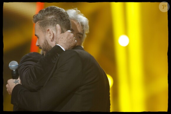 Exclusif - Daniel Guichard et le chanteur M.Pokora (Matt Pokora) interprètent la chanson "Mon Vieux" lors de l'édition 2014 de la "Fête de la chanson française" diffusée sur France 2, enregistrée au Studio TSF à Aubervilliers, le 21 novembre 2014.