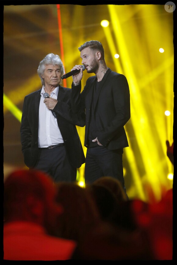 Exclusif - Daniel Guichard et le chanteur M.Pokora (Matt Pokora) interprètent la chanson "Mon Vieux" lors de l'édition 2014 de la "Fête de la chanson française" diffusée sur France 2, enregistrée au Studio TSF à Aubervilliers, le 21 novembre 2014.