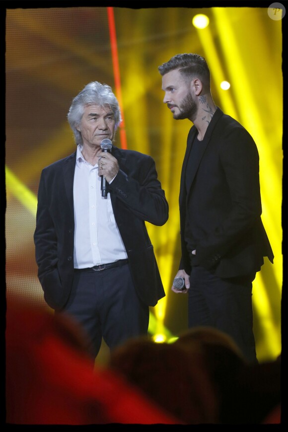 Exclusif - Daniel Guichard et le chanteur M.Pokora (Matt Pokora) interprètent la chanson "Mon Vieux" lors de l'édition 2014 de la "Fête de la chanson française" diffusée sur France 2, enregistrée au Studio TSF à Aubervilliers, le 21 novembre 2014.
