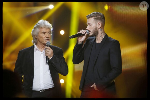 Exclusif - Daniel Guichard et le chanteur M.Pokora (Matt Pokora) interprètent la chanson "Mon Vieux" lors de l'édition 2014 de la "Fête de la chanson française" diffusée sur France 2, enregistrée au Studio TSF à Aubervilliers, le 21 novembre 2014.
