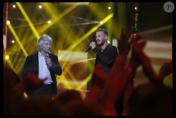 Exclusif - Daniel Guichard et le chanteur M.Pokora (Matt Pokora) interprètent la chanson "Mon Vieux" lors de l'édition 2014 de la "Fête de la chanson française" diffusée sur France 2, enregistrée au Studio TSF à Aubervilliers, le 21 novembre 2014.