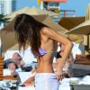 Julia Pereira à la plage à Miami le 28 novembre 2014, dévoilant son corps athlétique dans un bikini de la marque Lybethras, qu'elle représente.
