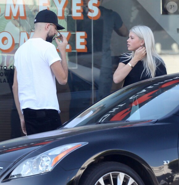 Exclusif - Sofia Richie et son petit ami Miles Canter font du shopping à West Hollywood Los Angeles, le 29 Novembre 2014.
