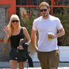 Exclusif - Anna Faris et son mari Chris Pratt à la sortie du restaurant Cheebo de Los Angeles, le 4 août 2014