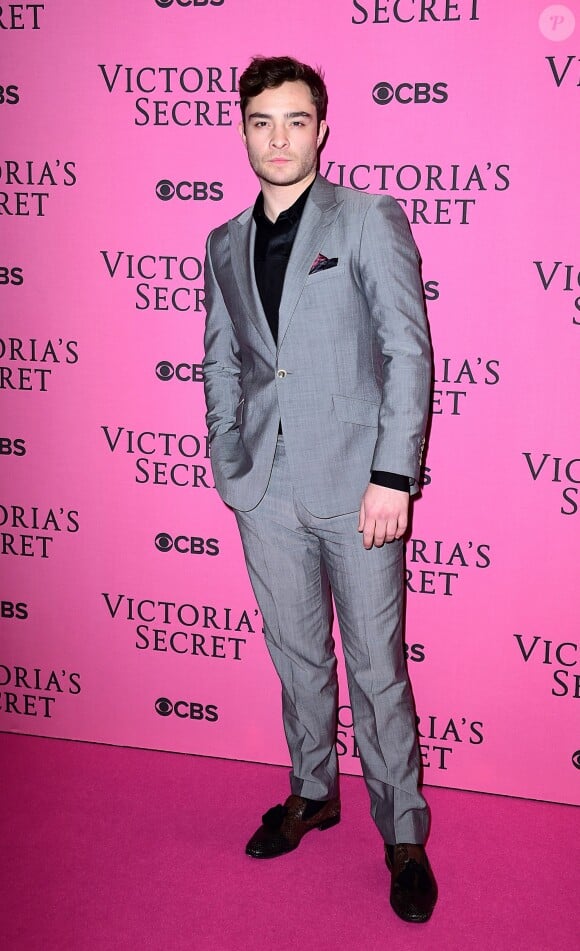 Ed Westwick assiste au défilé Victoria's Secret 2014 à l'Earls Court Exhibition Centre. Londres, le 2 décembre 2014.