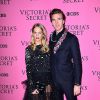 Poppy Delevingne et son mari James Cook assistent au défilé Victoria's Secret 2014 à l'Earls Court Exhibition Centre. Londres, le 2 décembre 2014.