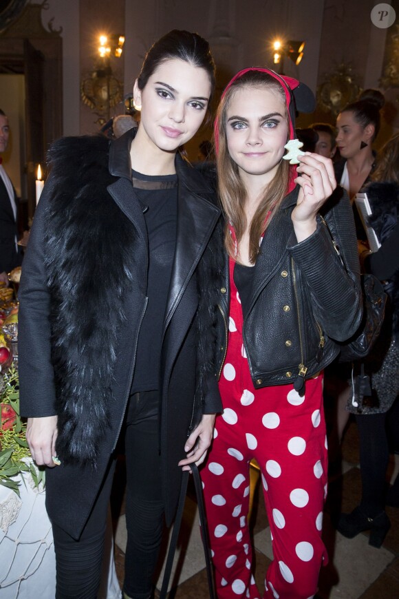 Kendall Jenner et Karl Lagerfeld lors du défilé Chanel Métiers d'Art Paris-Salzbourg. Salzbourg, le 2 décembre 2014.