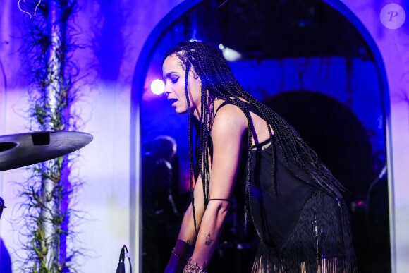 Zoë Kravitz et son groupe Lolawolf animent la soirée d'inauguration du nouveau magasin Chrome Hearts, situé dans le Design District. Miami, le 3 décembre 2014.