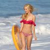 La sexy Kat Torres en plein shooting pour 138 Water sur une plage de Malibu, le 4 décembre 2014.