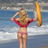 Kat Torres s'éclate sur son shooting pour 138 Water sur une plage de Malibu, le 4 décembre 2014.