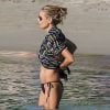 Exclusif - Heidi Klum profite d'un après-midi ensoleillé sur une plage de la Jamaïque. Le 23 novembre 2014.