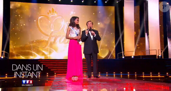 Jean-Pierre Foucault et Flora Coquerel (Miss France 2014) lors de la cérémonie de Miss France 2015 sur TF1, le samedi 6 décembre 2014.