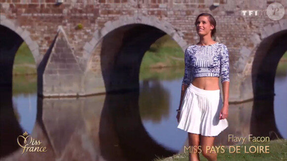 Flavy Flacon (Miss Pays-de-Loire) lors de la cérémonie de Miss France 2015 sur TF1, le samedi 6 décembre 2014.