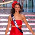  Miss Midi-Pyr&eacute;n&eacute;es, en tenue folklorique de sa r&eacute;gion, lors de la c&eacute;r&eacute;monie de Miss France 2015 sur TF1, le samedi 6 d&eacute;cembre 2014. 