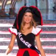  Miss Alsace, en tenue folklorique de sa r&eacute;gion, lors de la c&eacute;r&eacute;monie de Miss France 2015 sur TF1, le samedi 6 d&eacute;cembre 2014. 
