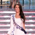  Miss Orl&eacute;anais, en tenue folklorique de sa r&eacute;gion, lors de la c&eacute;r&eacute;monie de Miss France 2015 sur TF1, le samedi 6 d&eacute;cembre 2014. 