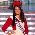  Miss Auvergne, en tenue folklorique de sa r&eacute;gion, lors de la c&eacute;r&eacute;monie de Miss France 2015 sur TF1, le samedi 6 d&eacute;cembre 2014. 