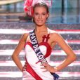 Miss Pays de Loire, en tenue folklorique de sa r&eacute;gion, lors de la c&eacute;r&eacute;monie de Miss France 2015 sur TF1, le samedi 6 d&eacute;cembre 2014. 