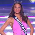  Miss Aquitaine d&eacute;file en maillot de bain, lors de la c&eacute;r&eacute;monie de Miss France 2015 sur TF1, le samedi 6 d&eacute;cembre 2014. 