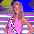  Miss Picardie d&eacute;file en maillot de bain, lors de la c&eacute;r&eacute;monie de Miss France 2015 sur TF1, le samedi 6 d&eacute;cembre 2014. 