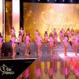 Les 12 Miss qualifiées pour la phase 2 de l'élection, lors de la cérémonie de Miss France 2015 sur TF1, le samedi 6 décembre 2014.