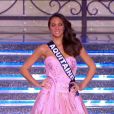  Miss Aquitaine d&eacute;file en robe de princesse lors de la c&eacute;r&eacute;monie de Miss France 2015 sur TF1, le samedi 6 d&eacute;cembre 2014. 