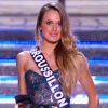 Miss Roussillon défile en robe de princesse lors de la cérémonie de Miss France 2015 sur TF1, le samedi 6 décembre 2014.