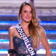 Miss Roussillon d&eacute;file en robe de princesse lors de la c&eacute;r&eacute;monie de Miss France 2015 sur TF1, le samedi 6 d&eacute;cembre 2014. 